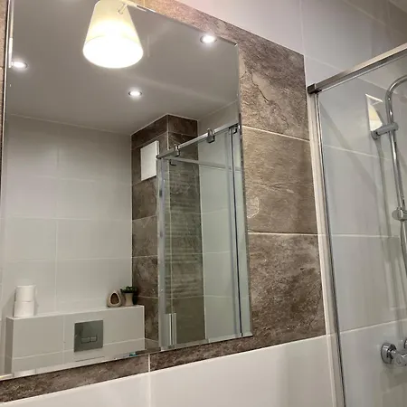 Dwupoziomowy Apartament Nr 24 Z Mozliwoscia Zakwaterowania 4 Osob Z Duzym Balkonem I Podziemnym Parkingiem We Wladyslawowie